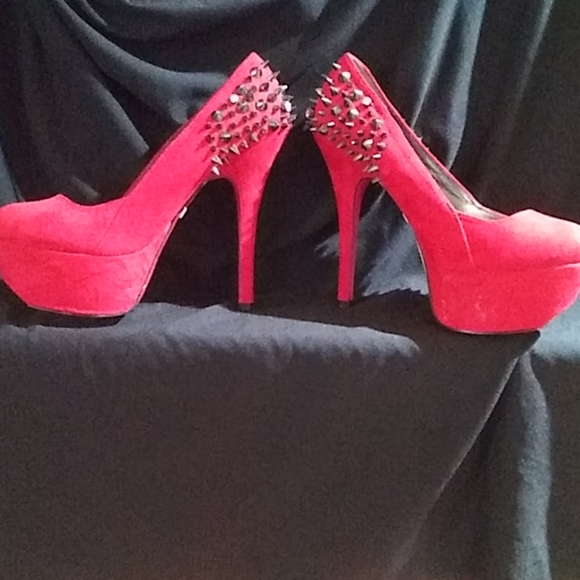 Shoes - Picture 4 of 6